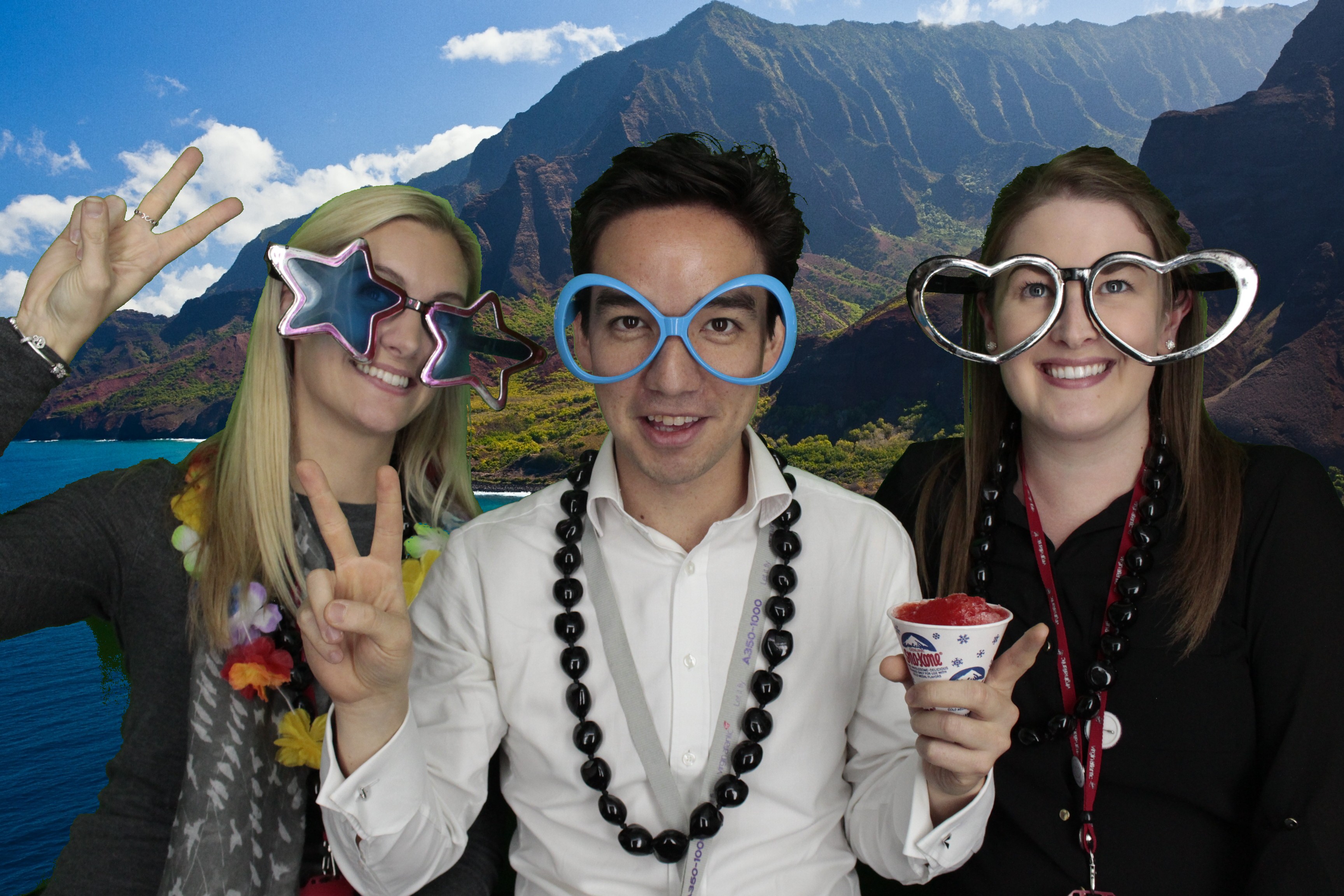Hawaii Theme Virgin Holidays | View more photos from the event at gallery.myphotoboothexperience.co.uk/u/MyPhotoBoothExperienceLtd/Hawaii-Theme-Virgin-Holidays